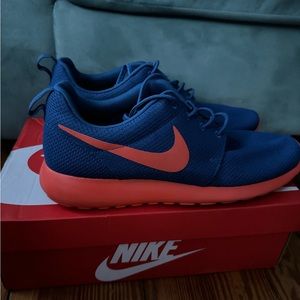 Nike roshe one size 12